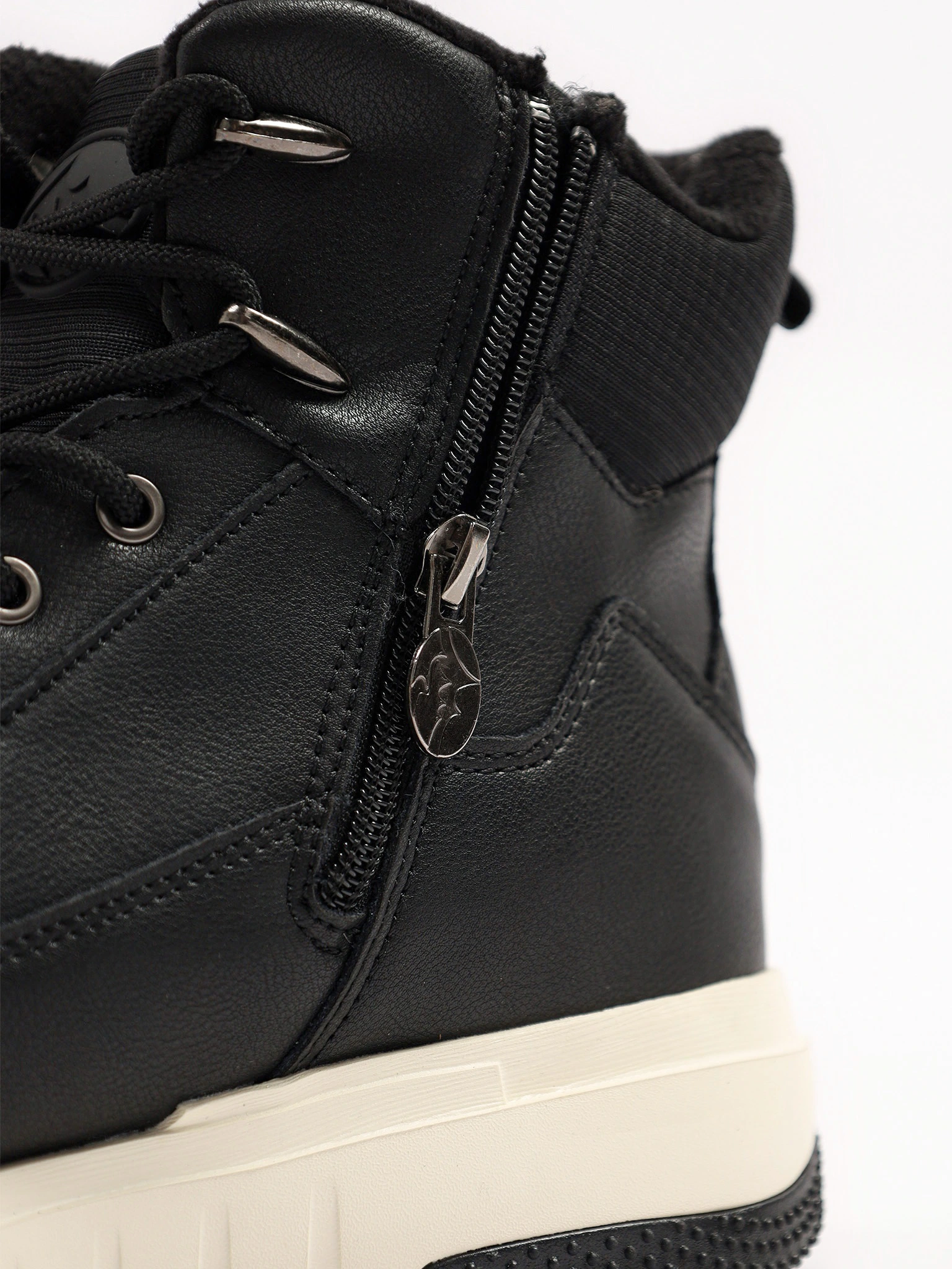 Ботинки комбинированные черного цвета на контрастной средней подошве